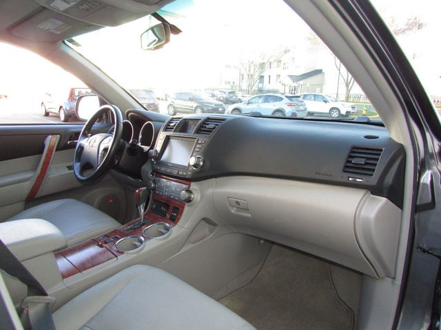 2010 Toyota Highlander LIMITED-ED 4X4. NAV, 3RD-SEAT, 1-OWNER, LOADED, LOW-MI.  - 22195761 - 35