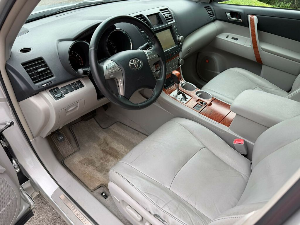 2010 Toyota Highlander Limited, Leather, JBL Audio, Sunroof, Rear A/C, New Tires - 23025350 - 11