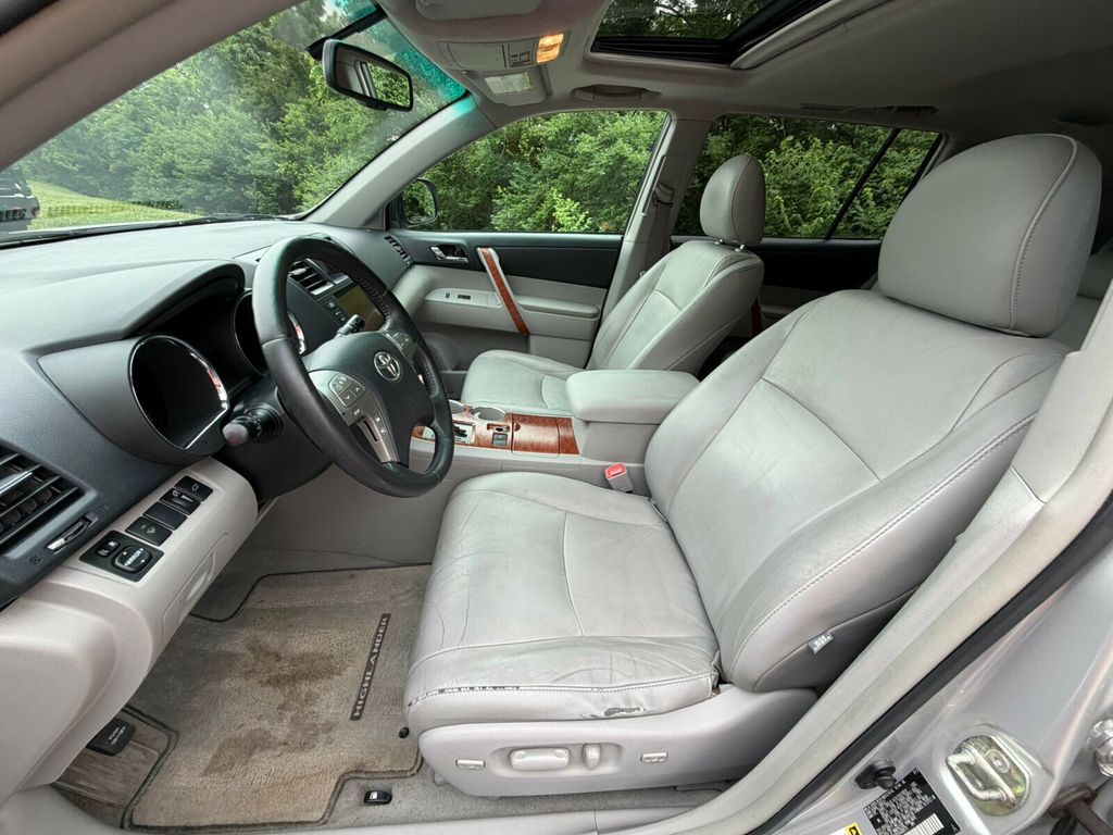 2010 Toyota Highlander Limited, Leather, JBL Audio, Sunroof, Rear A/C, New Tires - 23025350 - 12
