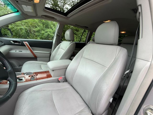 2010 Toyota Highlander Limited, Leather, JBL Audio, Sunroof, Rear A/C, New Tires - 23025350 - 13