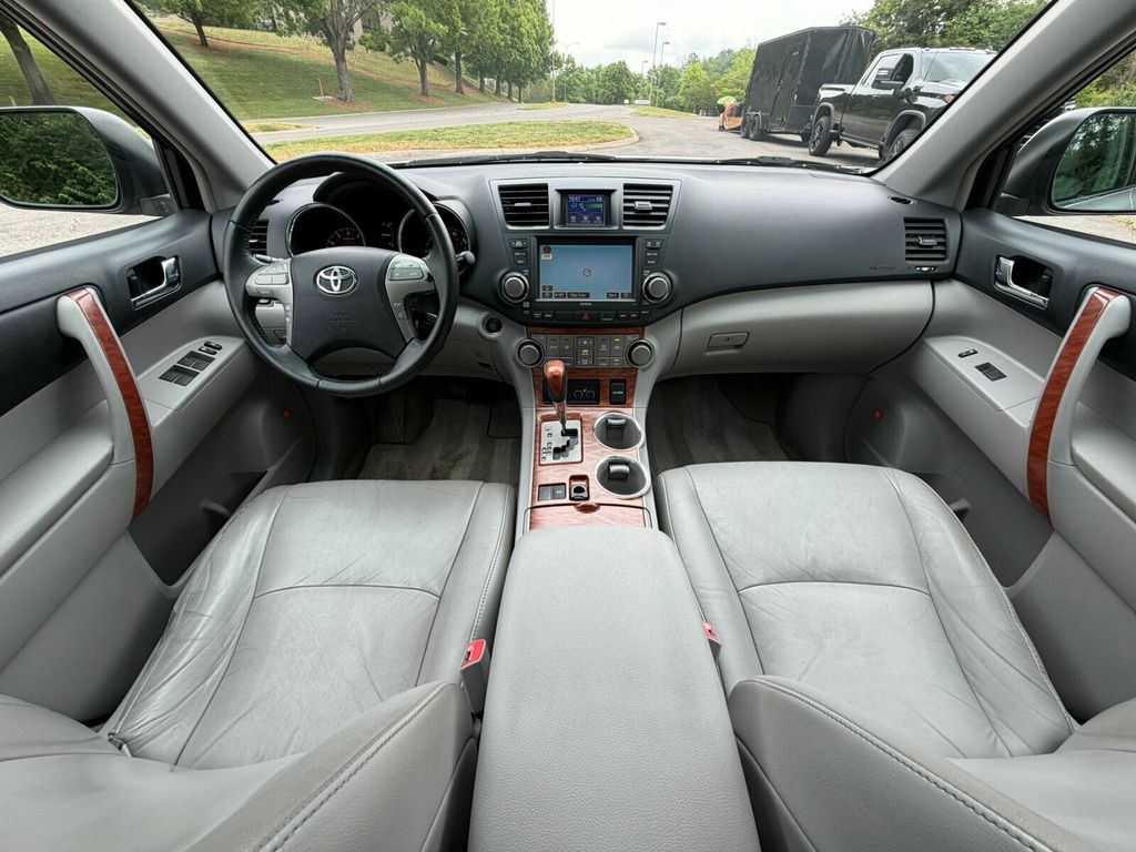 2010 Toyota Highlander Limited, Leather, JBL Audio, Sunroof, Rear A/C, New Tires - 23025350 - 14