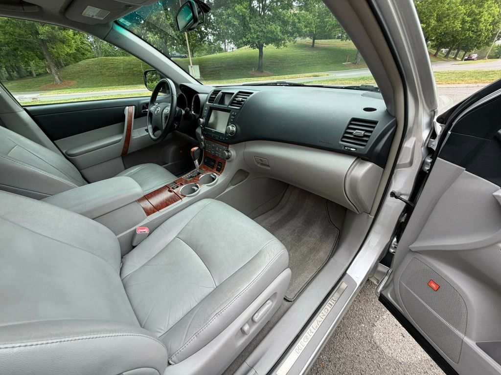 2010 Toyota Highlander Limited, Leather, JBL Audio, Sunroof, Rear A/C, New Tires - 23025350 - 21