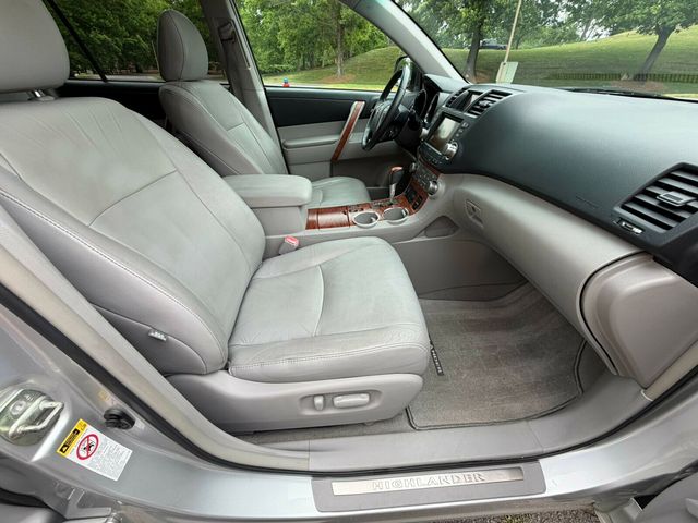 2010 Toyota Highlander Limited, Leather, JBL Audio, Sunroof, Rear A/C, New Tires - 23025350 - 23