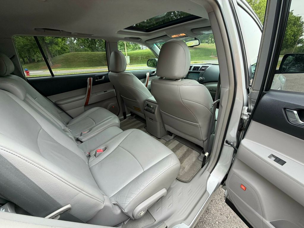 2010 Toyota Highlander Limited, Leather, JBL Audio, Sunroof, Rear A/C, New Tires - 23025350 - 29
