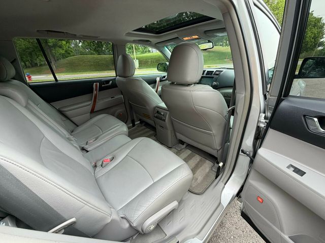 2010 Toyota Highlander Limited, Leather, JBL Audio, Sunroof, Rear A/C, New Tires - 23025350 - 29