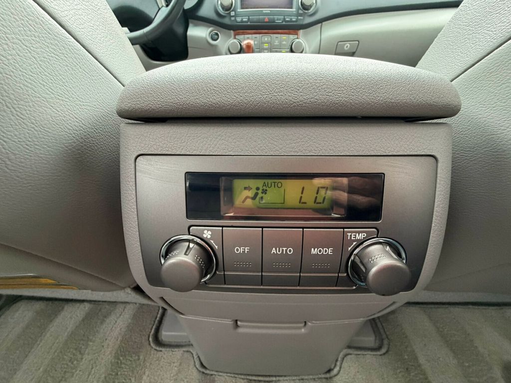 2010 Toyota Highlander Limited, Leather, JBL Audio, Sunroof, Rear A/C, New Tires - 23025350 - 31