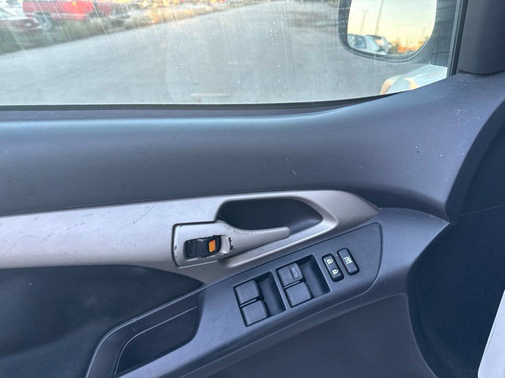 2010 Toyota Matrix 5dr Wagon Automatic FWD - 23096854 - 7