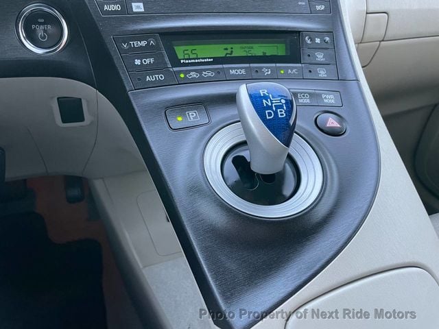 2010 Toyota Prius 2010 TOYOTA PRIUS IV LEATHER NAV LOW-MILES 615-730-9991 - 22805110 - 22