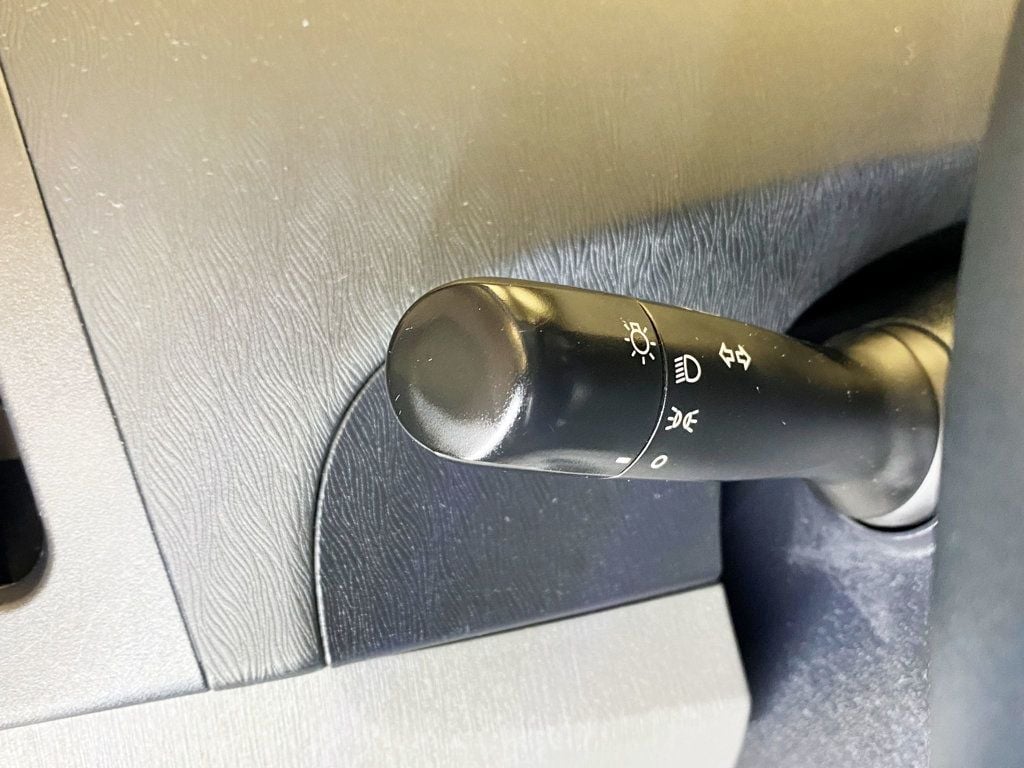 2010 Toyota Prius 5dr Hatchback II - 22973706 - 27