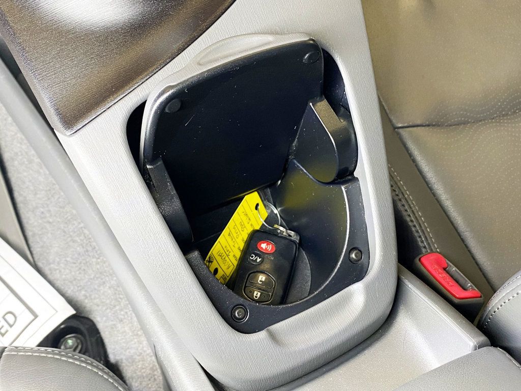 2010 Toyota Prius 5dr Hatchback II - 22973706 - 36