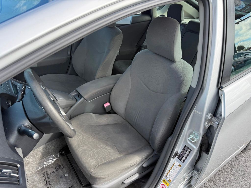 2010 Toyota Prius Two photo 6