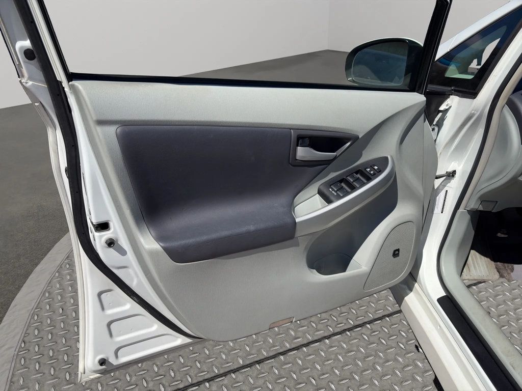 2010 Toyota Prius 5dr Hatchback IV - 22994518 - 11