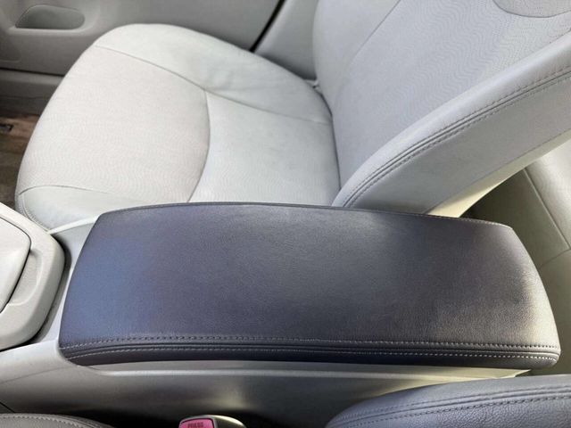 2010 Toyota Prius 5dr Hatchback IV - 22971672 - 36