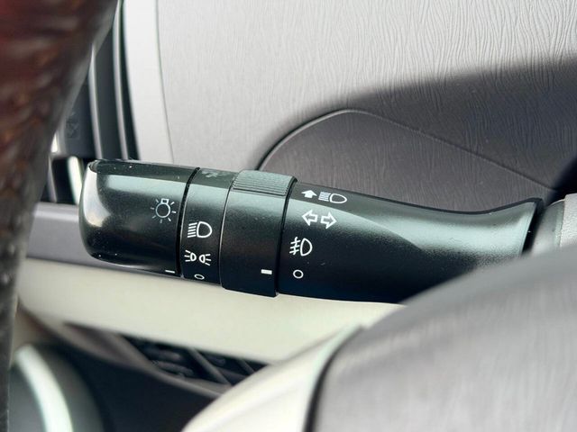 2010 Toyota Prius 5dr Hatchback V - 23058319 - 31