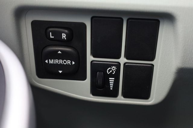2010 Toyota Prius IV - 23063265 - 31