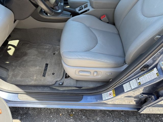 2010 Toyota RAV4 CLEAN CARFAX, 1 OWNER & VERY LOW MILES - 23084477 - 22