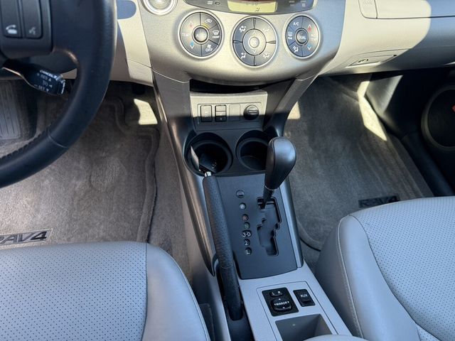 2010 Toyota RAV4 CLEAN CARFAX, 1 OWNER & VERY LOW MILES - 23084477 - 27