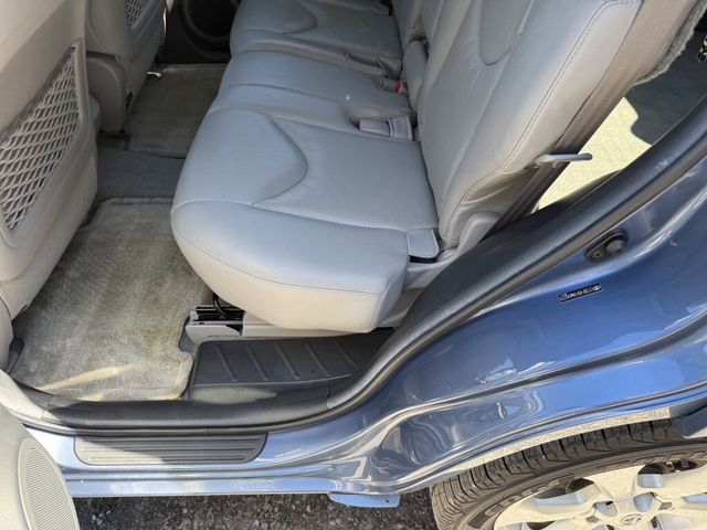 2010 Toyota RAV4 CLEAN CARFAX, 1 OWNER & VERY LOW MILES - 23084477 - 33