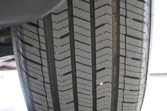 2010 Toyota RAV4 FWD 4dr V6 5-Speed Automatic Ltd - 23006399 - 32