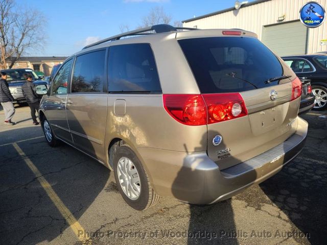 2010 Toyota Sienna CE - 22957282 - 3