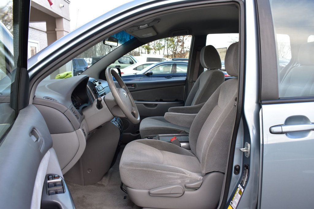 2010 Toyota Sienna CE - 22969359 - 13