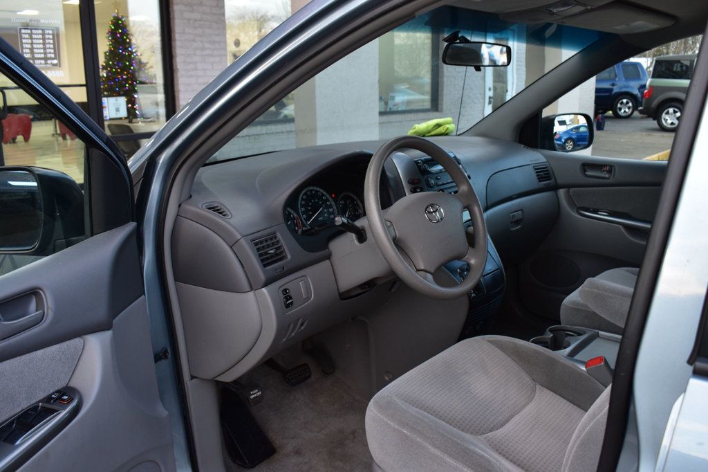2010 Toyota Sienna CE - 22969359 - 15