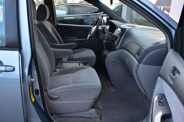 2010 Toyota Sienna CE - 22969359 - 16