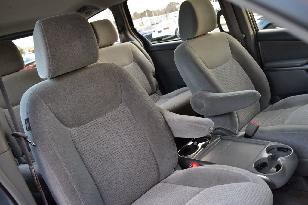 2010 Toyota Sienna CE - 22969359 - 17