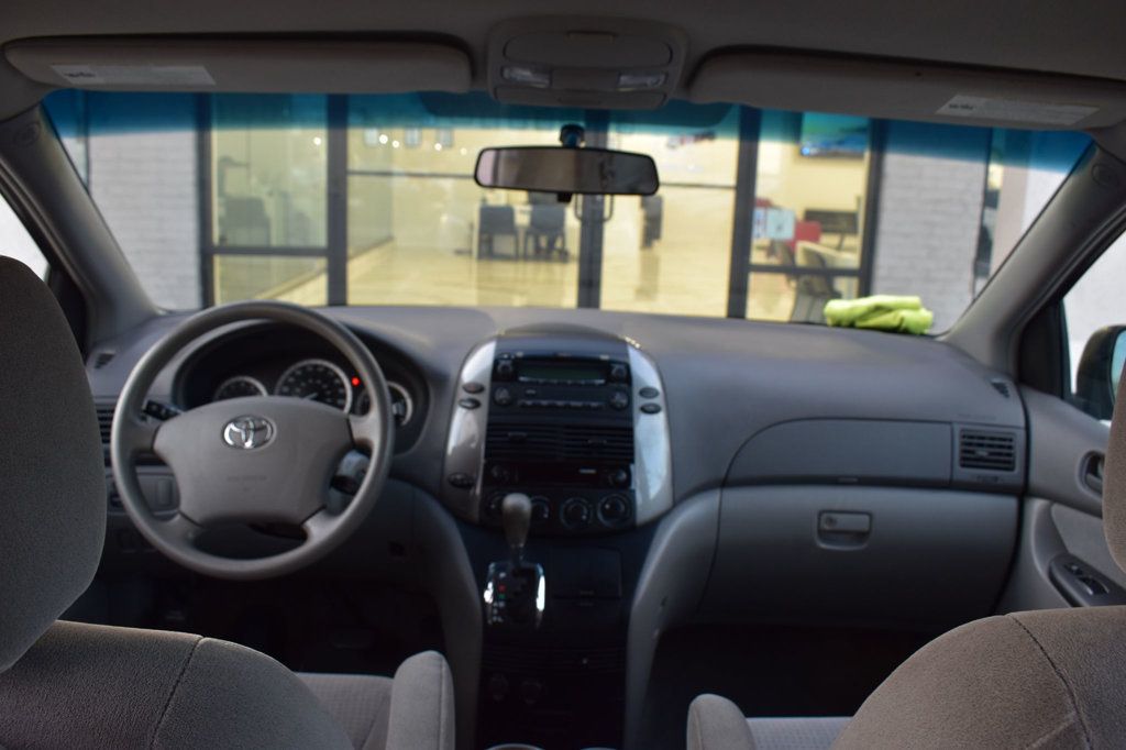 2010 Toyota Sienna CE - 22969359 - 27