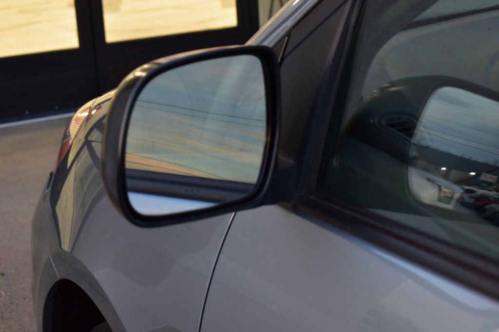 2010 Toyota Sienna CE - 22969359 - 37