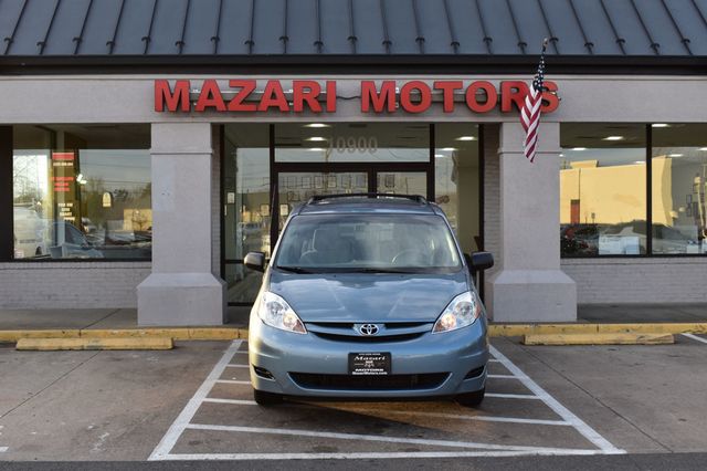 2010 Toyota Sienna CE - 22969359 - 4
