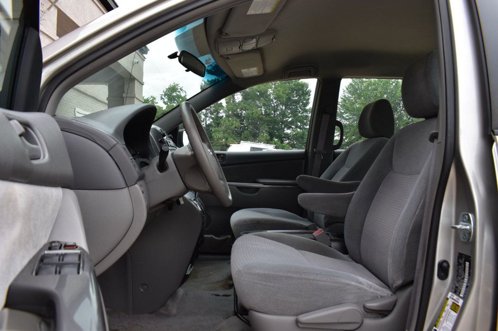 2010 Toyota Sienna CE - 22999678 - 11