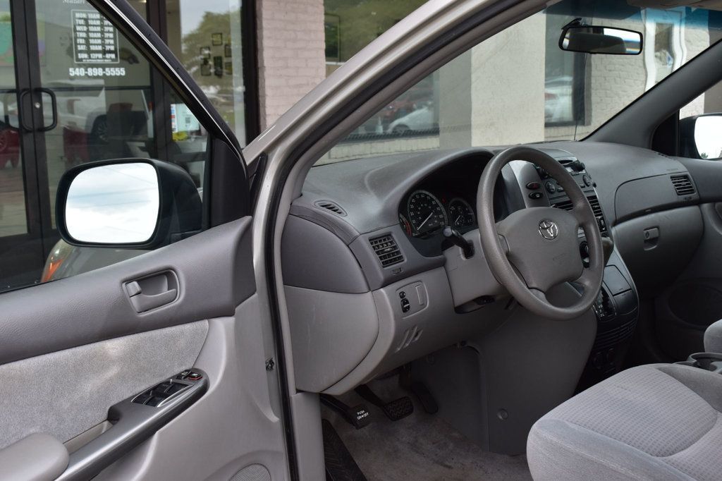2010 Toyota Sienna CE - 22999678 - 13