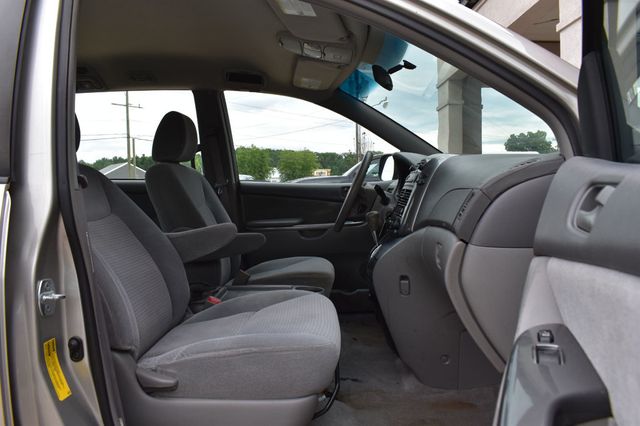 2010 Toyota Sienna CE - 22999678 - 14