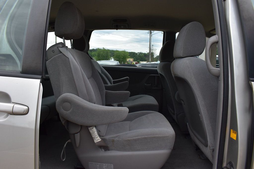 2010 Toyota Sienna CE - 22999678 - 17