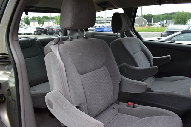 2010 Toyota Sienna CE - 22999678 - 18