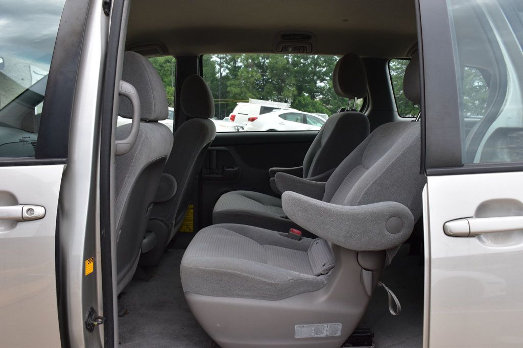 2010 Toyota Sienna CE - 22999678 - 19
