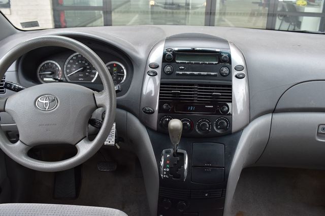 2010 Toyota Sienna CE - 22999678 - 25