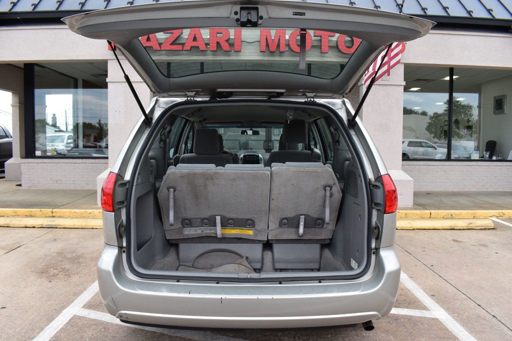 2010 Toyota Sienna CE - 22999678 - 31