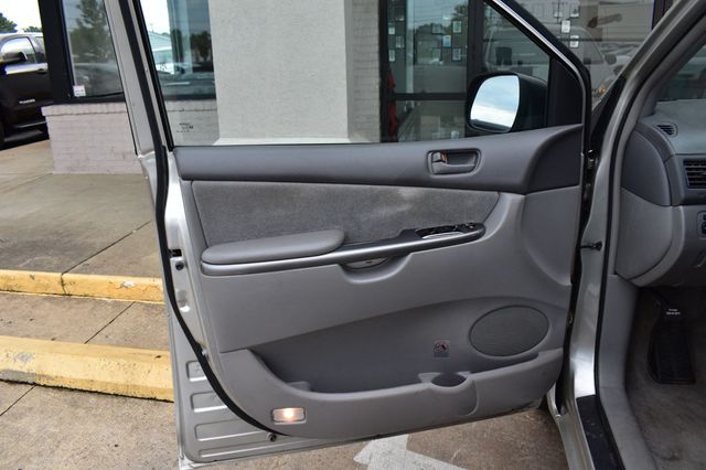2010 Toyota Sienna CE - 22999678 - 32