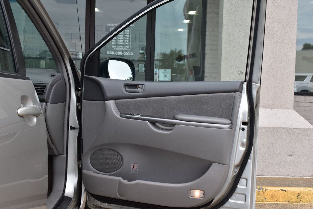 2010 Toyota Sienna CE - 22999678 - 35