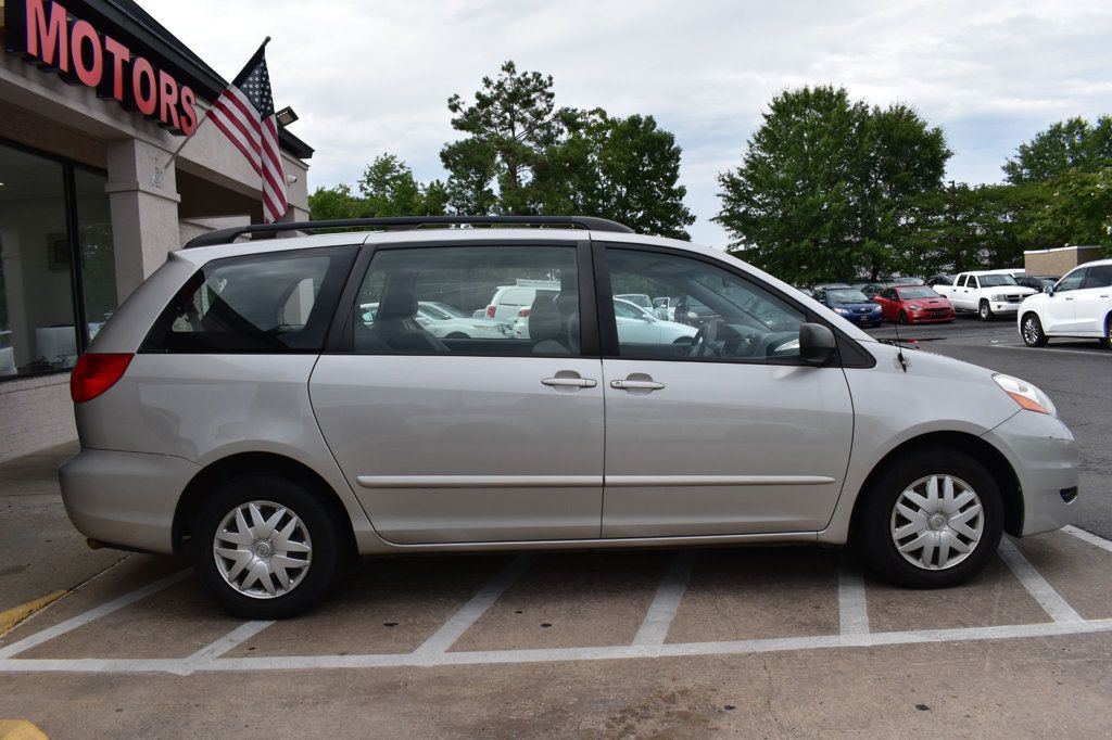 2010 Toyota Sienna CE - 22999678 - 5