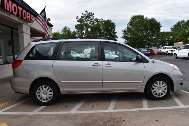 2010 Toyota Sienna CE - 22999678 - 5