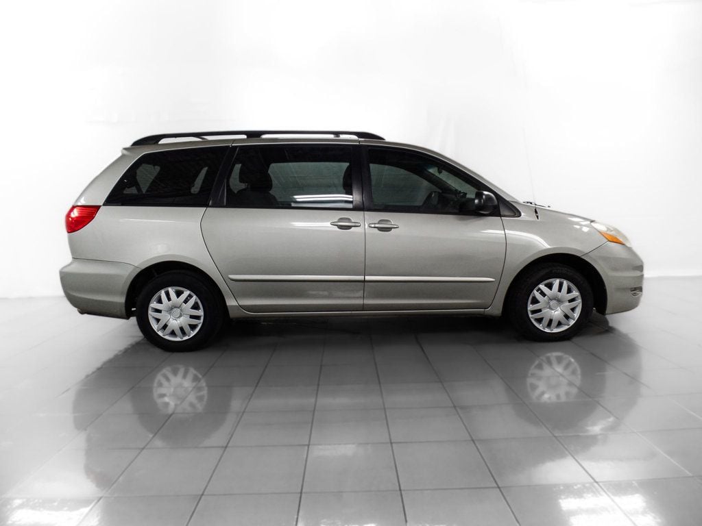 2010 Toyota Sienna CE - 22540738 - 5