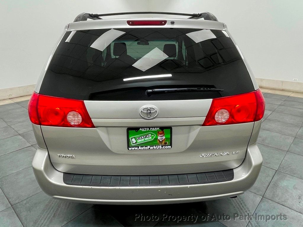 2010 Toyota Sienna LE - 22043107 - 11