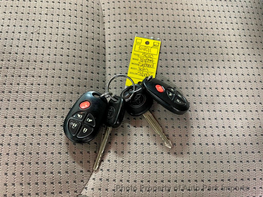 2010 Toyota Sienna LE - 22043107 - 33