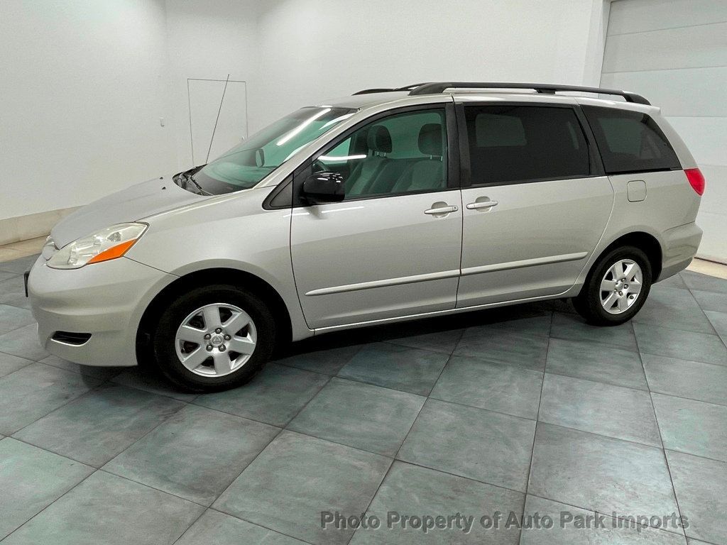 2010 Toyota Sienna LE - 22043107 - 3