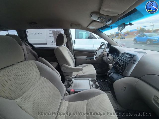 2010 Toyota Sienna LE - 22936499 - 10