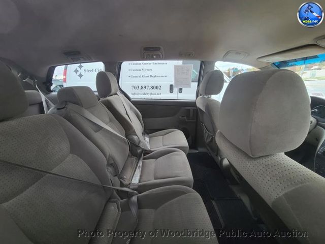 2010 Toyota Sienna LE - 22936499 - 11