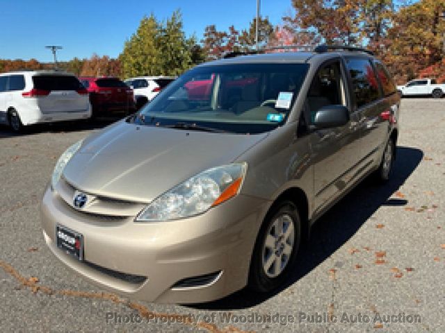 2010 Toyota Sienna LE - 22936499 - 15